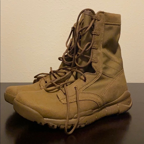 nike coyote tan boots